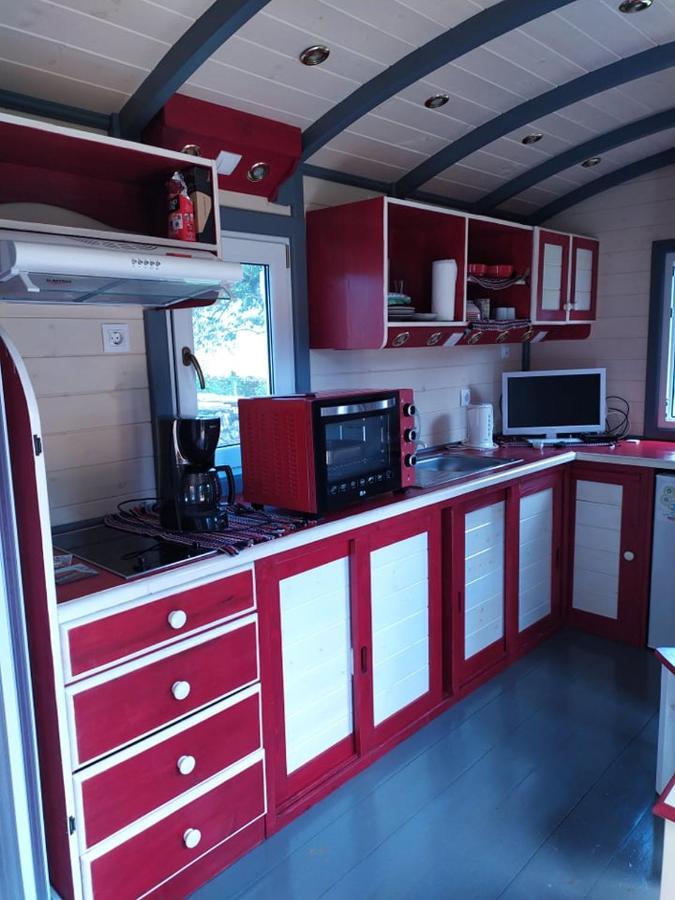 La Roulotte De Francine Guest House Chazeuil ภายนอก รูปภาพ