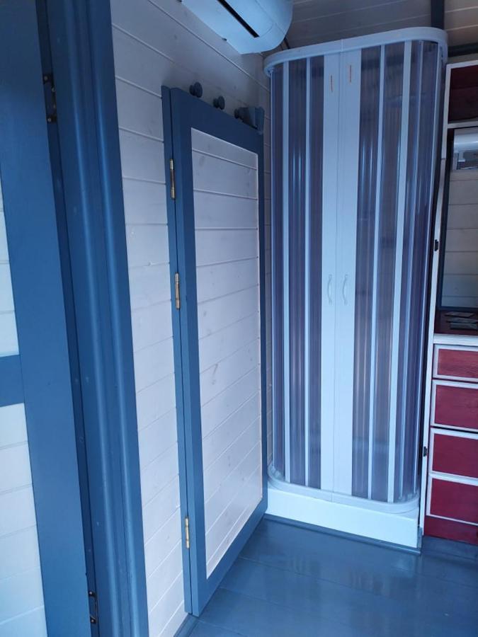 La Roulotte De Francine Guest House Chazeuil ภายนอก รูปภาพ