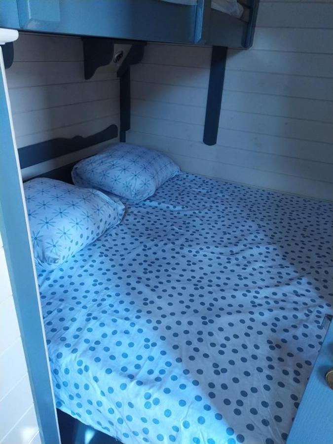 La Roulotte De Francine Guest House Chazeuil ภายนอก รูปภาพ