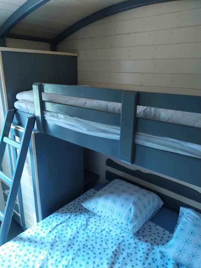 La Roulotte De Francine Guest House Chazeuil ภายนอก รูปภาพ
